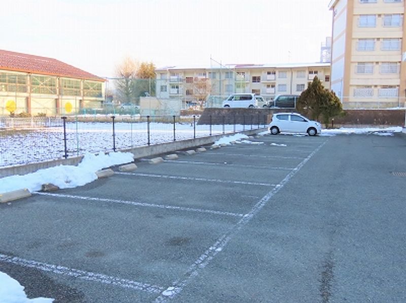 leopalace GREEN PARK Parking lot