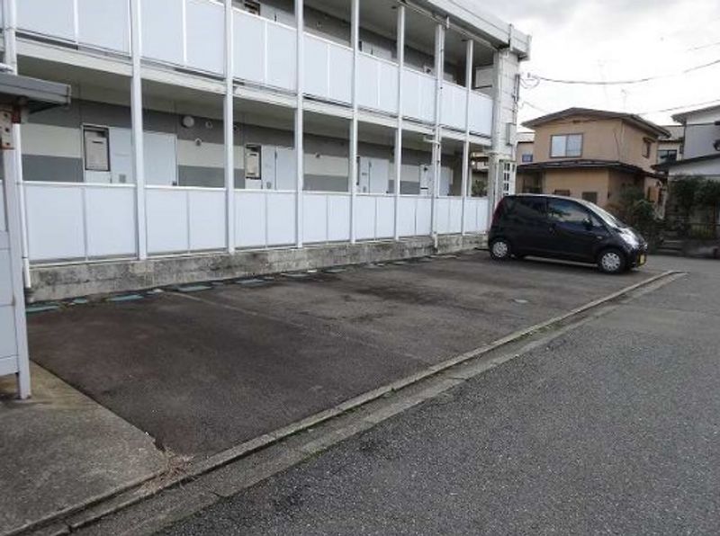 レオパレスＮＫ 駐車場