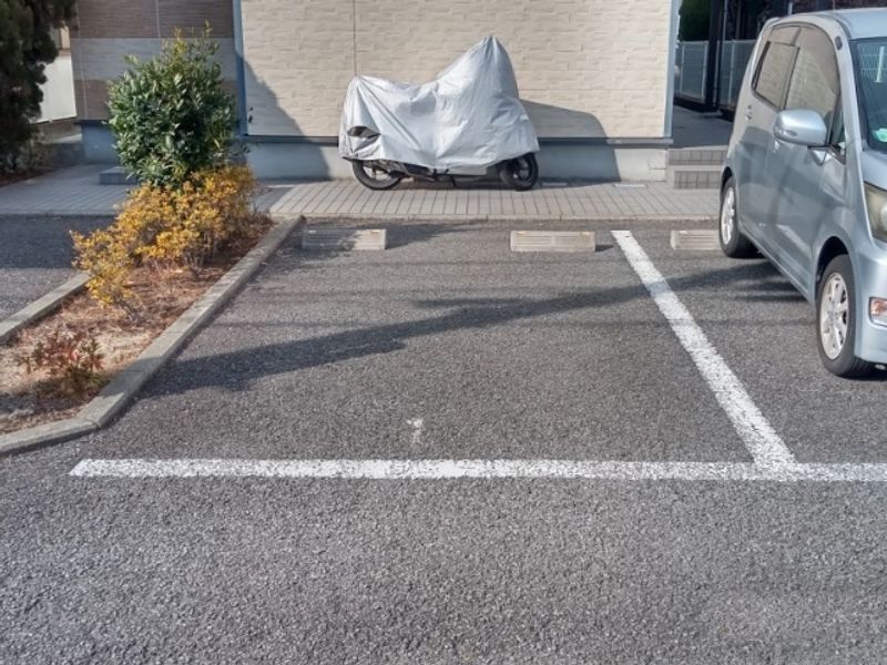 レオパレスツェーンブルグ 駐車場