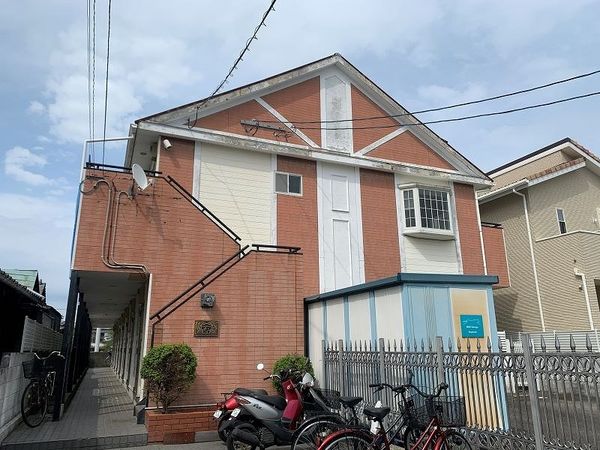 レオパレス白山町 外観