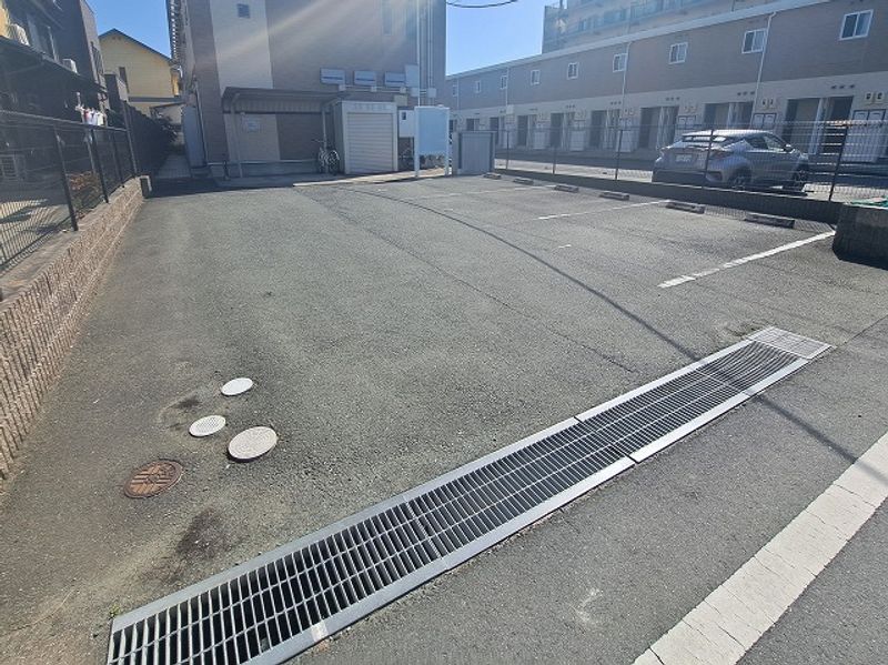 レオネクストＨＯＰＥ横山 駐車場