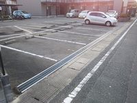 レオパレスネオ塚原台 駐車場