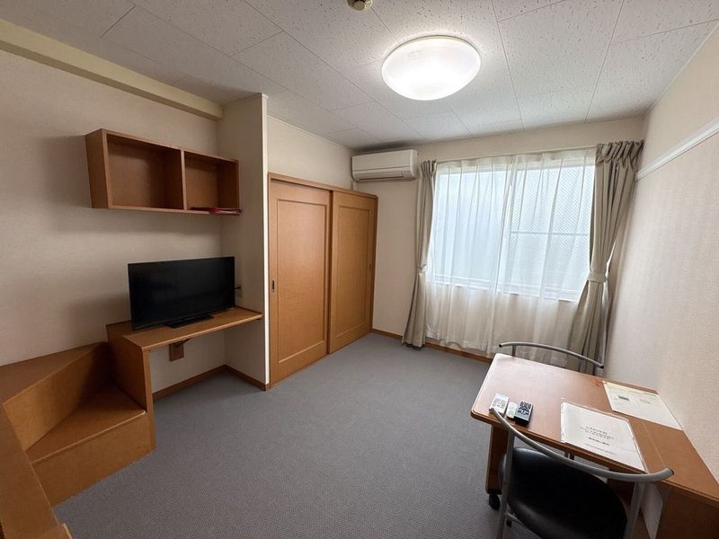 レオパレス８８８ 居間