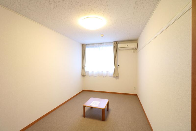 レオパレスひつかわ 居間