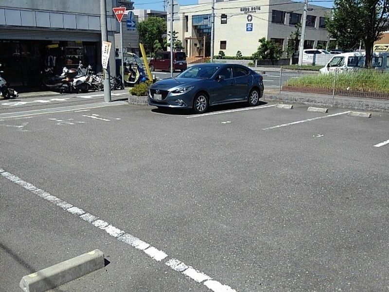 レオネクスト南本町 駐車場