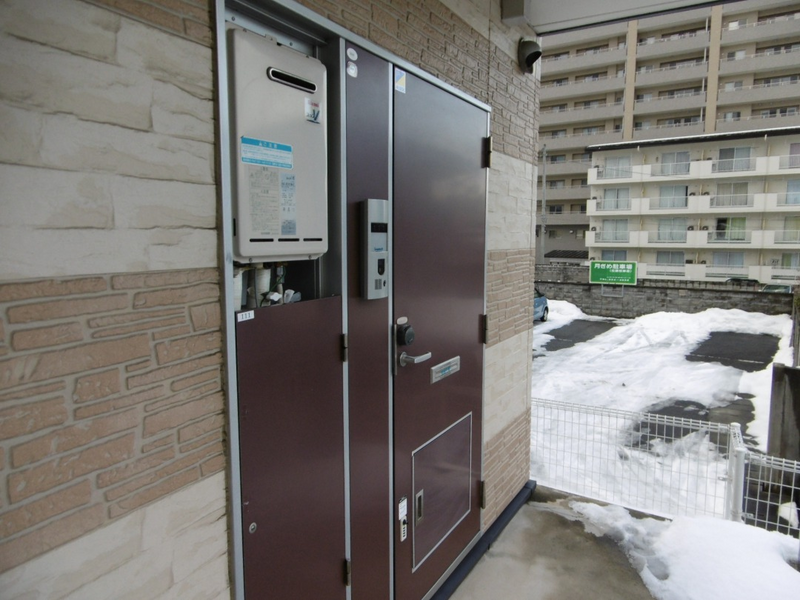 レオパレスボヌール 玄関