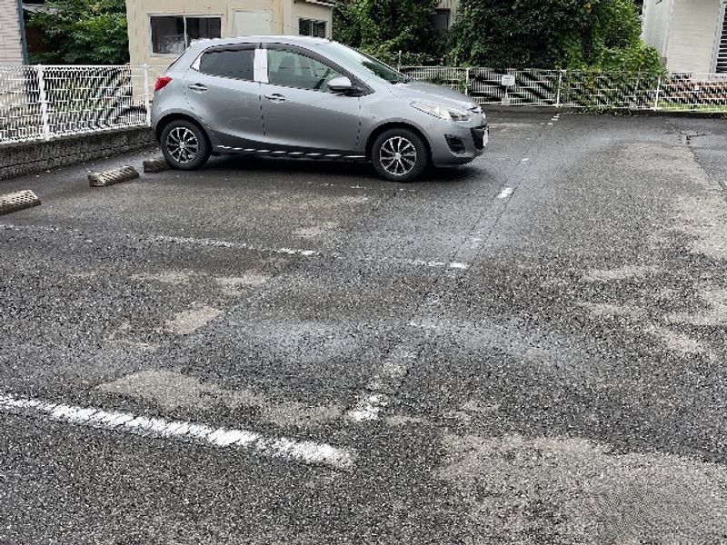 レオパレスシヴⅡ 駐車場