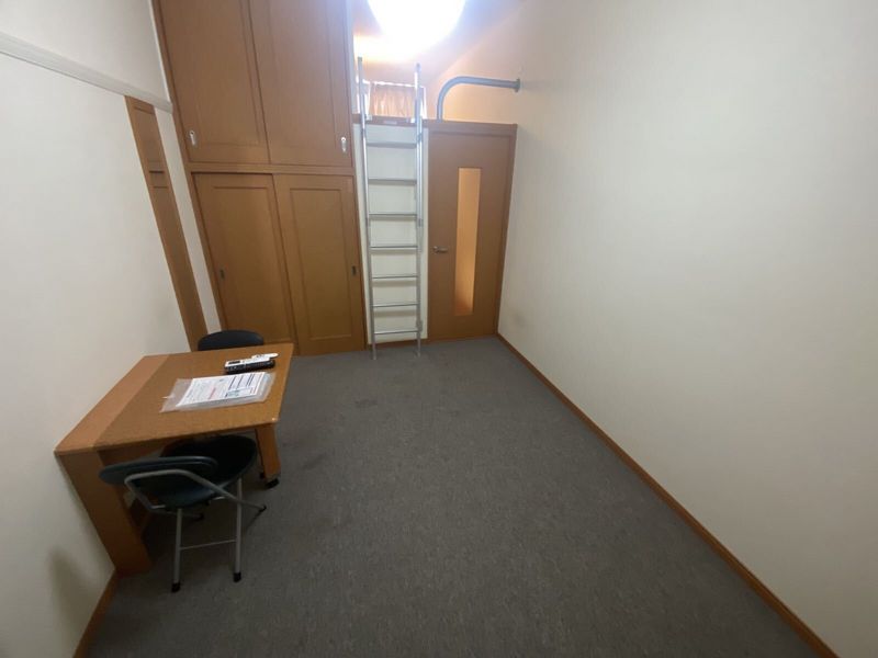 レオパレスＵ 居間