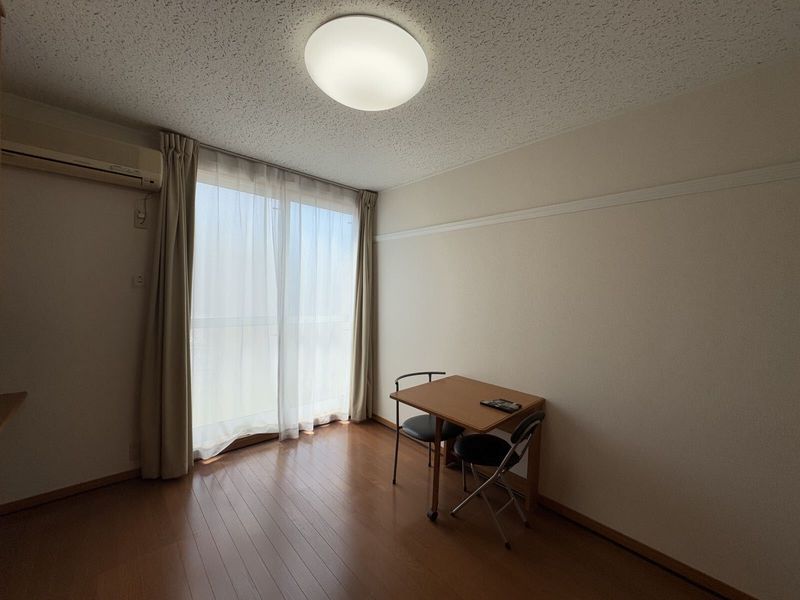 レオパレス若宮北 居間