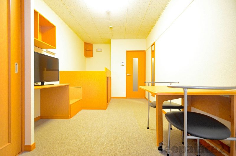 レオパレス上長尾 居間