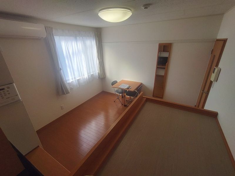 レオパレス西松江城 居間