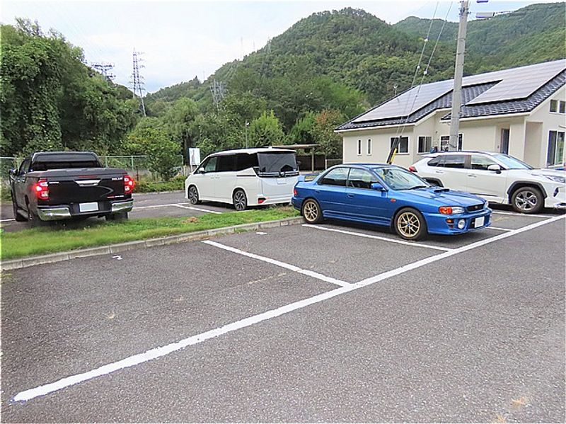 レオパレス裾花 駐車場