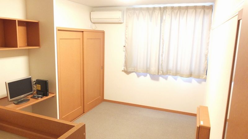 レオパレスセレッソセカンド 居間
