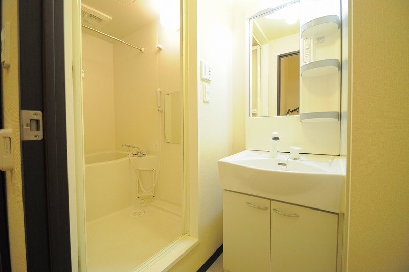 LEONEXT K House III Washroom