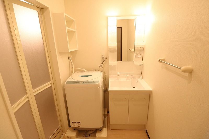 CLEINO IMPUL VIII Washroom