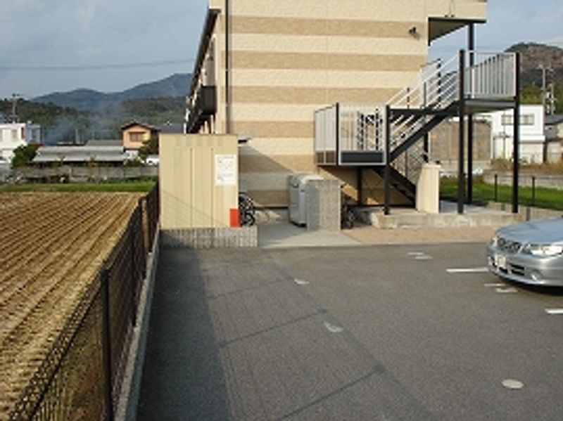 レオパレスファイズ 駐車場