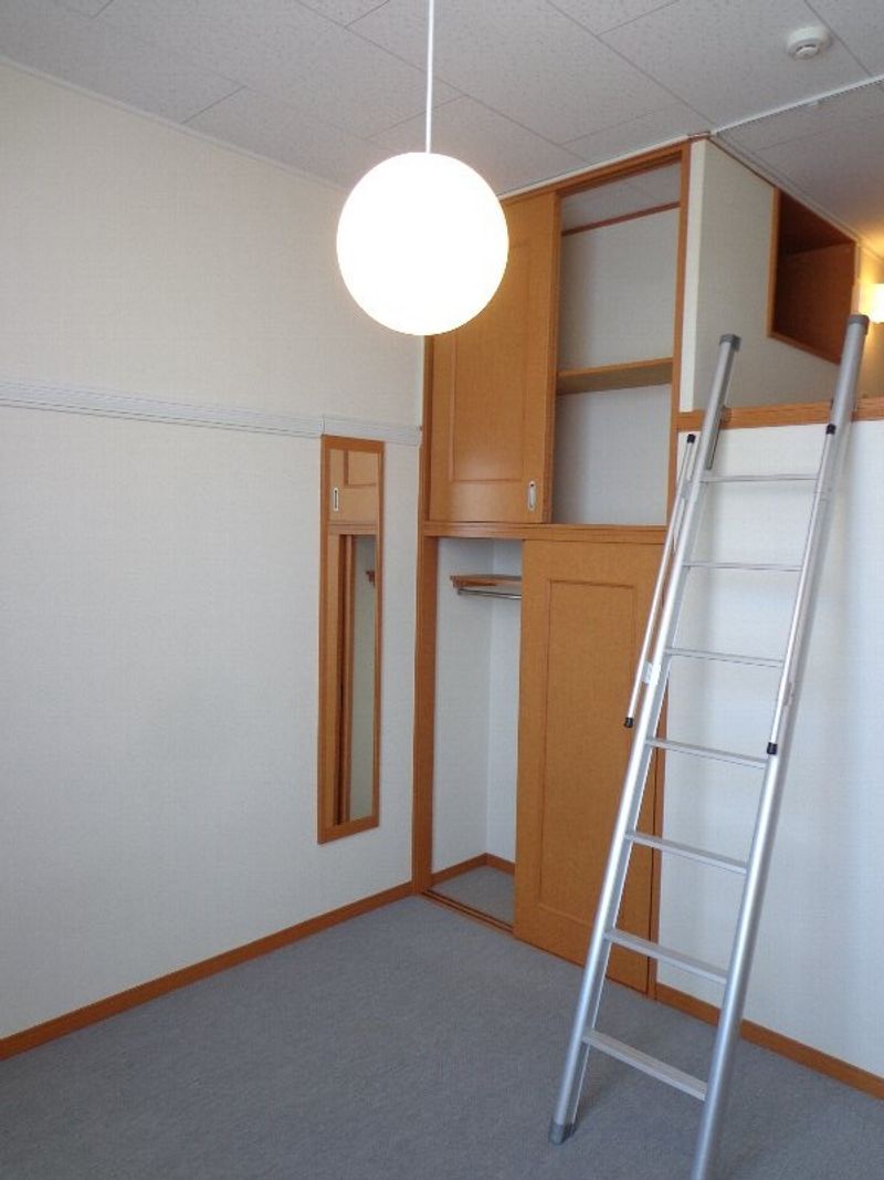 レオパレスフラワーヒルズ 居間