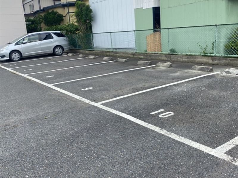 レオパレスル　ボヌール 駐車場