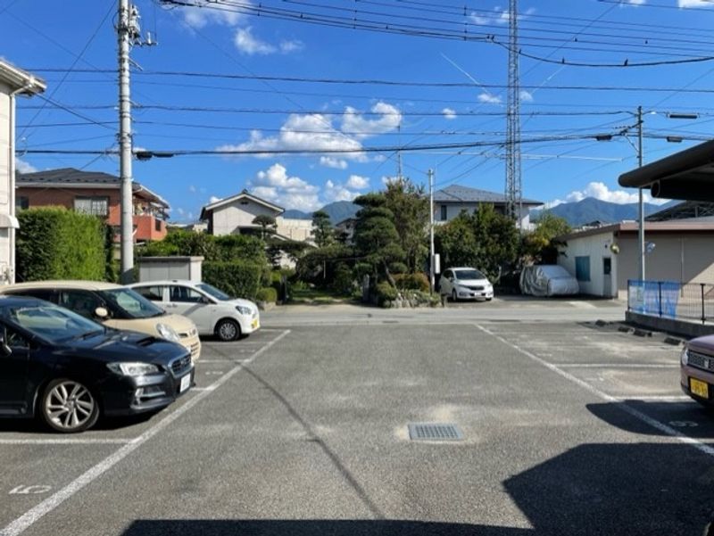 レオパレスラッキーハウス 駐車場