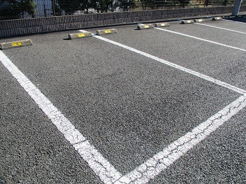レオパレスベルセフォネ 駐車場