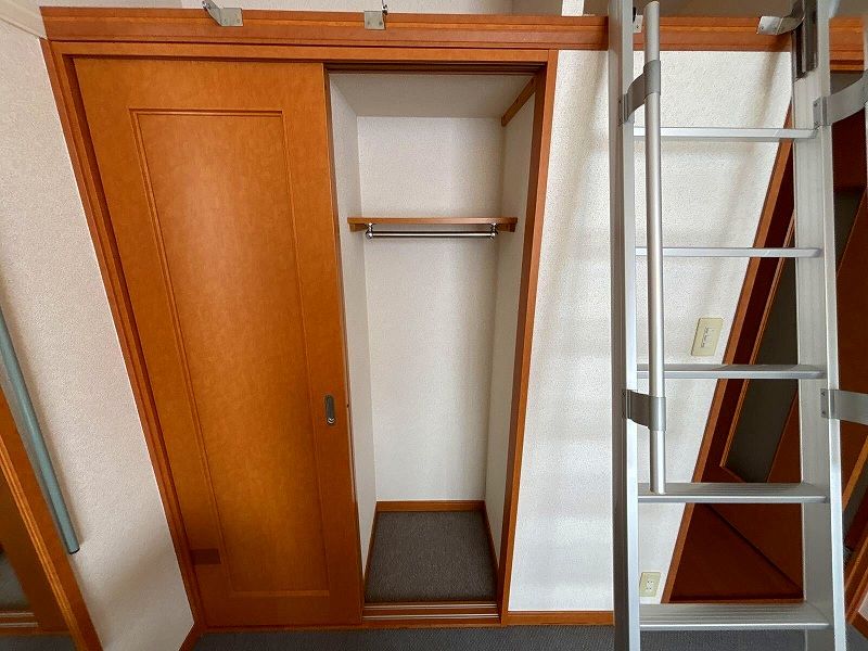 レオパレスソラーレ 収納