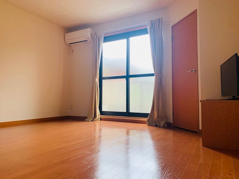 レオパレス大平ＫⅠ 居間