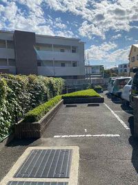 レオパレスクレストコート 駐車場