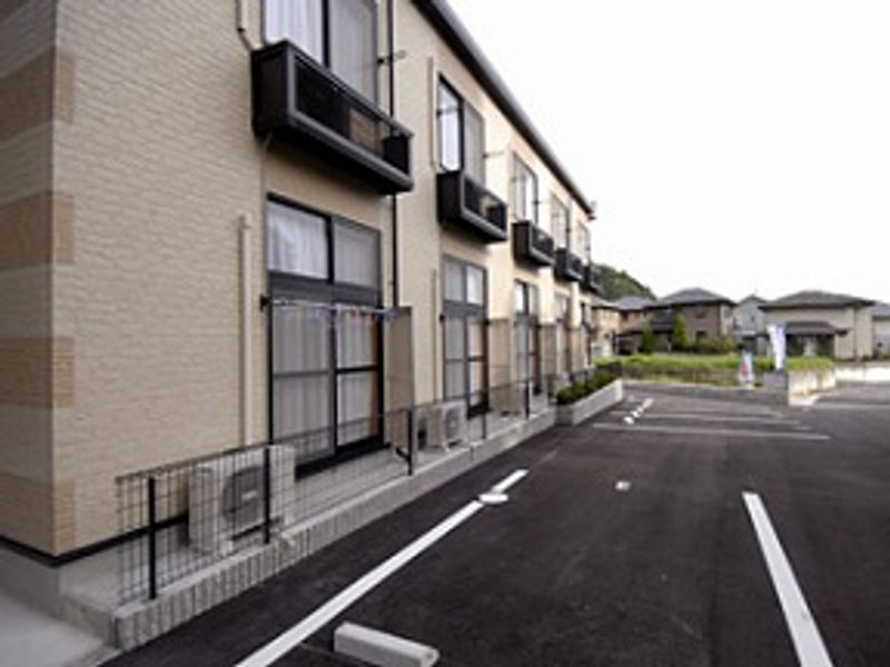 レオパレスガーデン 駐車場