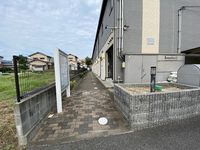 レオパレスルミエール明神 エントランス