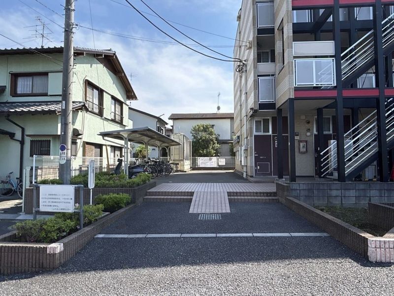 レオパレスグランドパレス春日部 エントランス