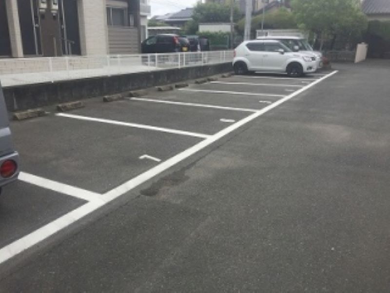 レオパレス小郡南 駐車場