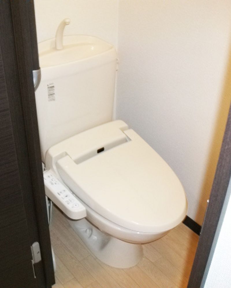 LEONEXT Ikusen 5 Toilet