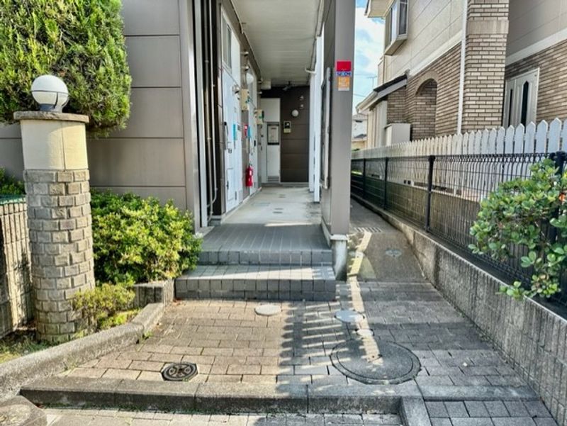 レオパレスバイオレット エントランス