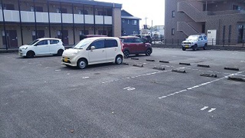レオパレスシバグロ 駐車場