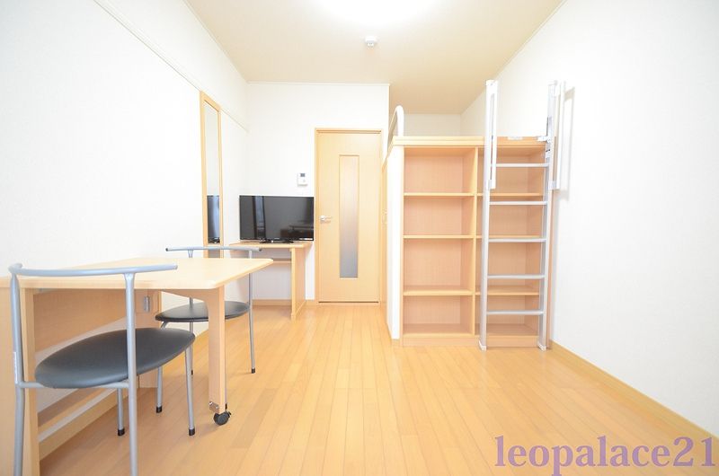 レオパレス東蟹屋 居間