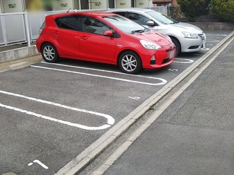 レオパレス広田 駐車場