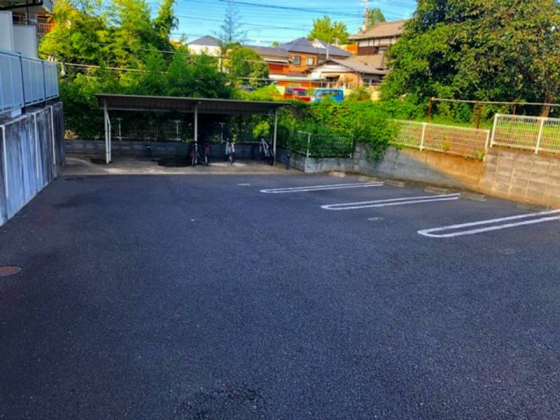 レオパレスオークス土気　弐番館 駐車場