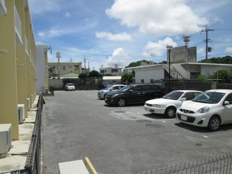 レオパレスなかち 駐車場