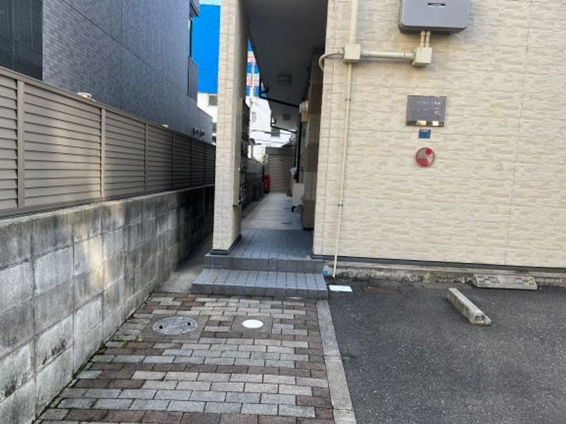 レオパレスソフィア エントランス