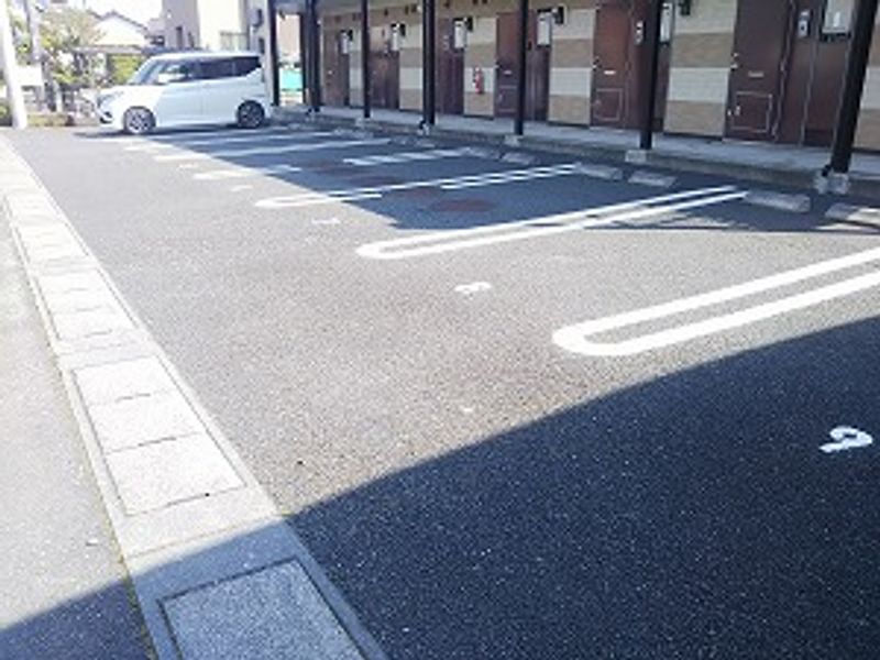 レオパレス根方 駐車場