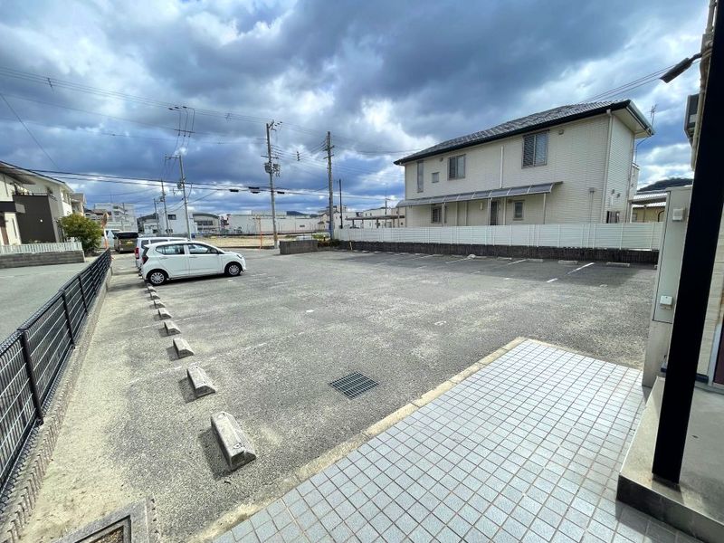 レオパレス西浜 駐車場