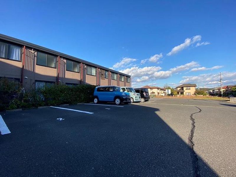 レオパレス田原台 駐車場