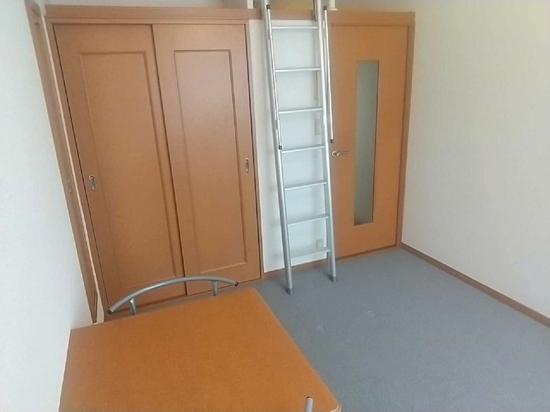 レオパレス鶴舞 居間