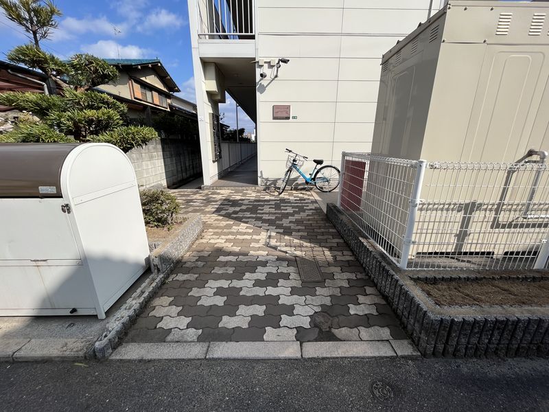 レオパレスサンローズ エントランス