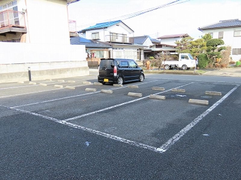 レオパレスｈａｐｐｙ 駐車場