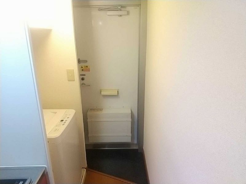 レオパレスゴールデンヴィレッヂ 玄関