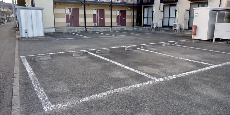 レオパレスプレミール 駐車場
