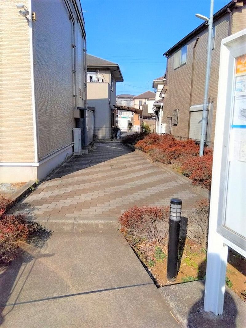 レオパレスオークヒルズＣ エントランス