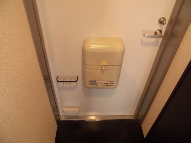 LEONEXT Sunflower Entrance