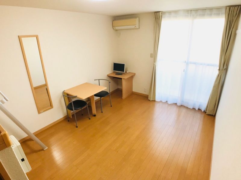 レオパレスサワ 居間